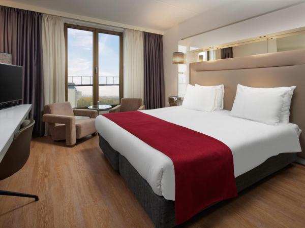 WestCord Fashion Hotel Amsterdam : photo 1 de la chambre grande chambre double ou lits jumeaux avec vue sur la ville