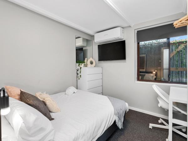 Quite, quaint & private guesthouse, sleeps 6 : photo 1 de la chambre bungalow avec terrasse