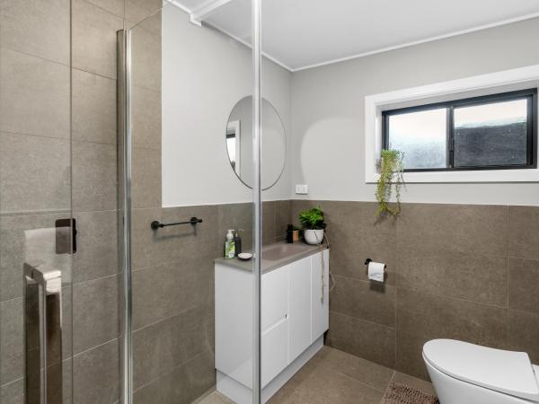 Quite, quaint & private guesthouse, sleeps 6 : photo 5 de la chambre bungalow avec terrasse