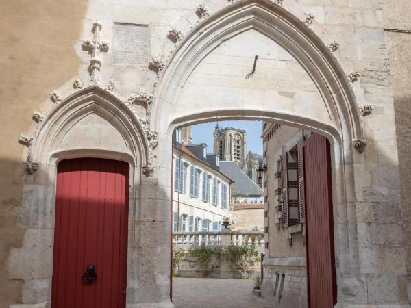 L'Hotel de Panette, Un exceptionnel château en ville - Cathédrale : photo 8 de la chambre suite