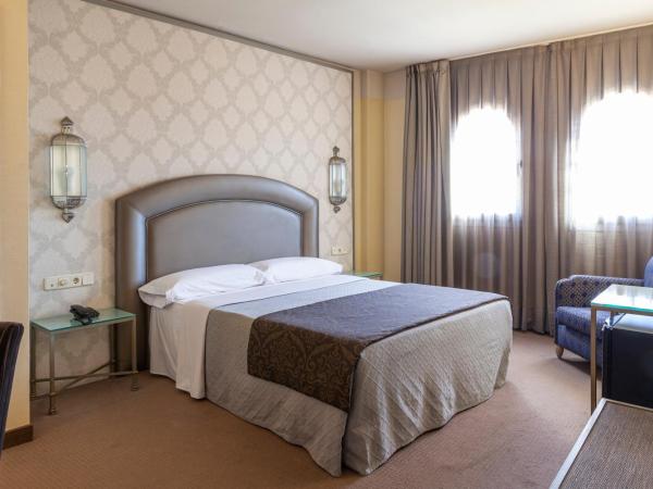 Hotel Macià Alfaros : photo 4 de la chambre chambre lit queen-size 