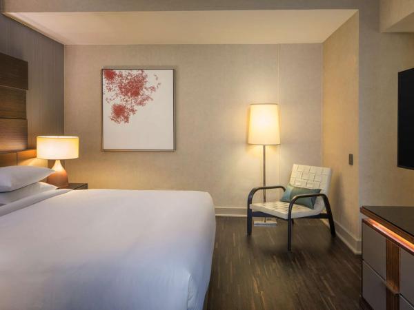 Hyatt Grand Central New York : photo 4 de la chambre chambre lit king-size avec douche accessible en fauteuil roulant - adapte aux personnes  mobilit rduite