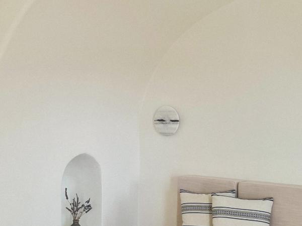 Ammothines Cycladic Suites : photo 8 de la chambre suite confort - vue partielle sur mer