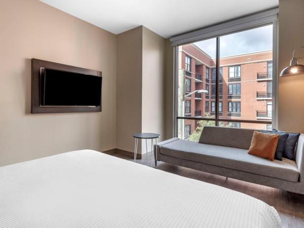 Cambria Hotel Savannah Downtown Historic District : photo 3 de la chambre chambre lit king-size - accessible aux personnes à mobilité réduite/non-fumeurs