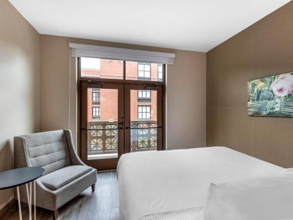 Cambria Hotel Savannah Downtown Historic District : photo 6 de la chambre chambre lit king-size - accessible aux personnes à mobilité réduite/non-fumeurs