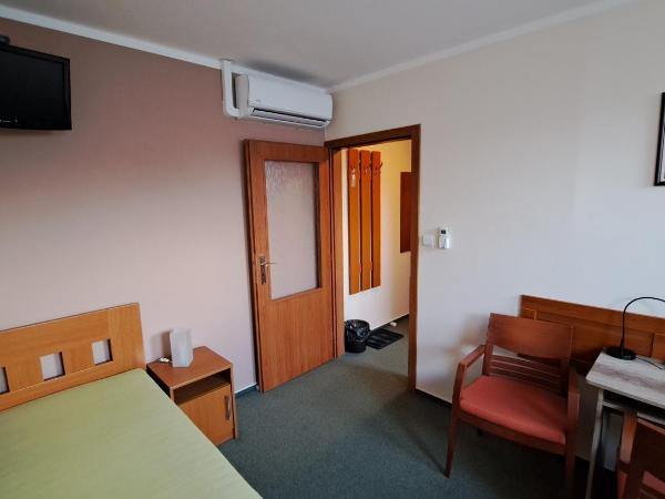 Penzion Aida Ostrava : photo 3 de la chambre chambre lits jumeaux