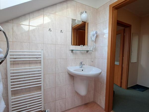 Penzion Aida Ostrava : photo 4 de la chambre chambre triple