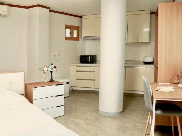 White Story : photo 3 de la chambre chambre double avec salle de bains privative