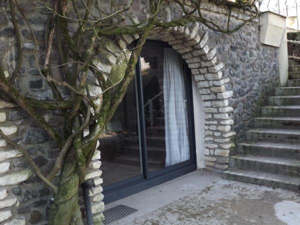 Chambres d'hôtes La Tour de Bellevue : photo 2 de la chambre chambre double - vue sur jardin
