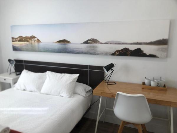 Pensión Amara : photo 1 de la chambre chambre triple avec salle de bains privative