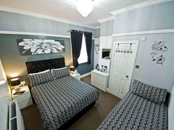 Rossall House , For Families & Couples : photo 1 de la chambre chambre triple deluxe