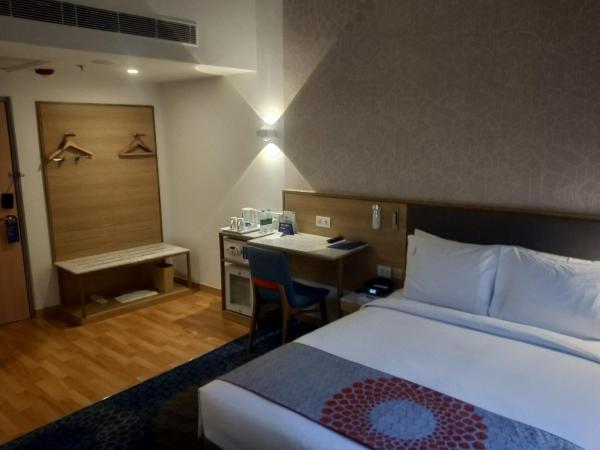 Holiday Inn Express Gurugram Sector 50, an IHG Hotel : photo 2 de la chambre chambre lit queen-size accessible aux personnes à mobilité réduite