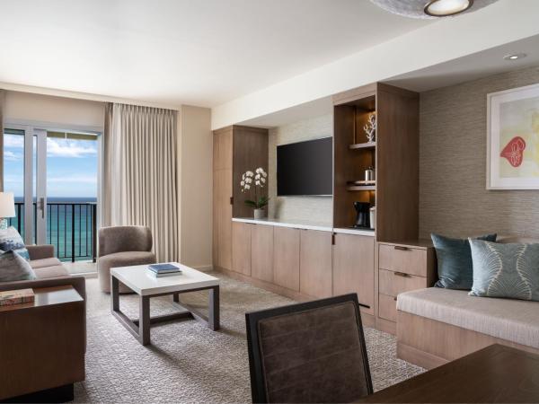 Sheraton Waikiki Beach Resort : photo 2 de la chambre *récemment rénovée* suite ohana - suite 2 chambres plus spacieuse