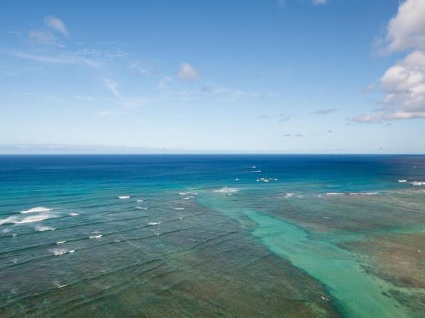 Sheraton Waikiki Beach Resort : photo 8 de la chambre chambre avec lit king-size premium récemment rénovée - Étage supérieur - côté océan
