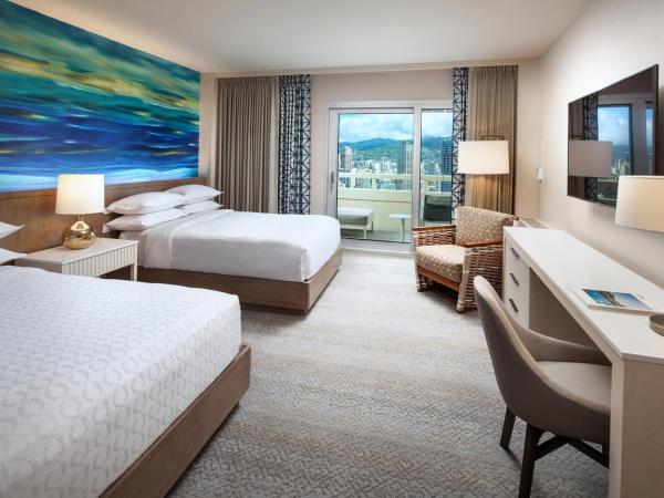 Sheraton Waikiki Beach Resort : photo 1 de la chambre chambre 2 lits doubles récemment rénovée - vue sur ville