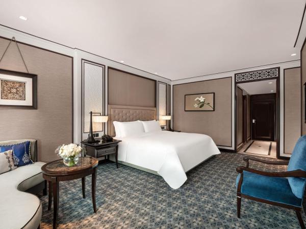 The Athenee Hotel, a Luxury Collection Hotel, Bangkok : photo 5 de la chambre chambre lit king-size royale - vue sur ville