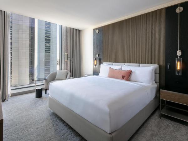 JW Marriott Charlotte : photo 2 de la chambre chambre lit king-size - vue sur ville