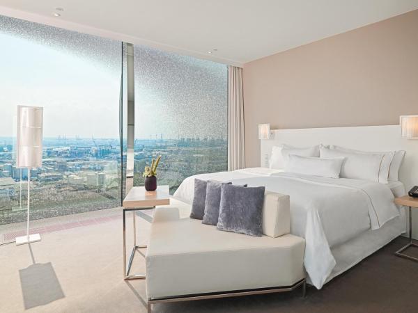 The Westin Hamburg : photo 1 de la chambre suite horizon avec 1 lit king-size - vue sur ville/elbe et ligne d’horizon