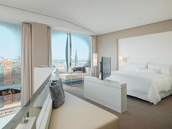 The Westin Hamburg : photo 1 de la chambre suite maisonnette en duplex avec 1 lit king-size - vue sur ville/elbe