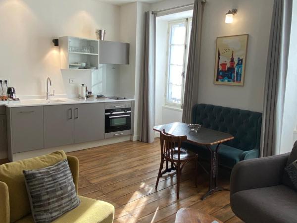 Eco-Lodge City - Appart'Hôtel - VILLA CÔTÉ PLATEAU - Hyper Centre - 3 Étoiles Certifiées- : photo 7 de la chambre appartement en duplex