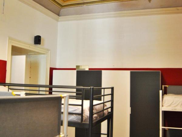 Balarm Hostel - Youth Hostel age limit 18-50 : photo 4 de la chambre lit simple dans dortoir pour femmes