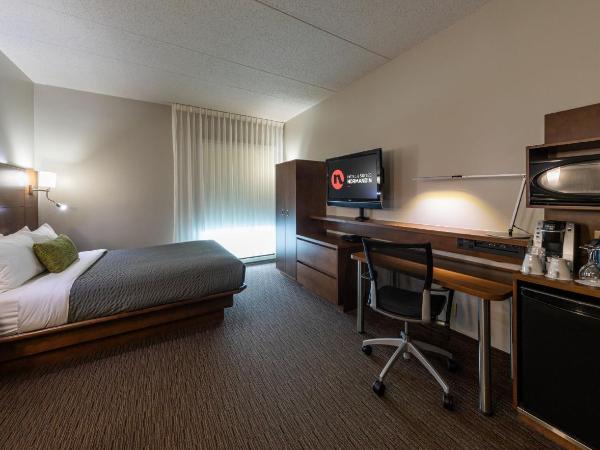 Hôtel & Suites Normandin Québec : photo 5 de la chambre chambre lit queen-size - accessible aux personnes à mobilité réduite