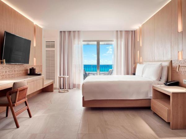 JW Marriott Cancun Resort & Spa : photo 6 de la chambre luxury junior king suite with sofa bed and balcony