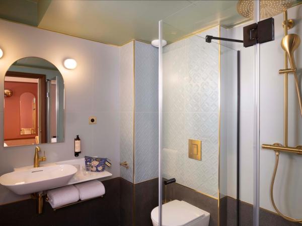 Hôtel Jardin de Cluny : photo 6 de la chambre chambre lit queen-size confort