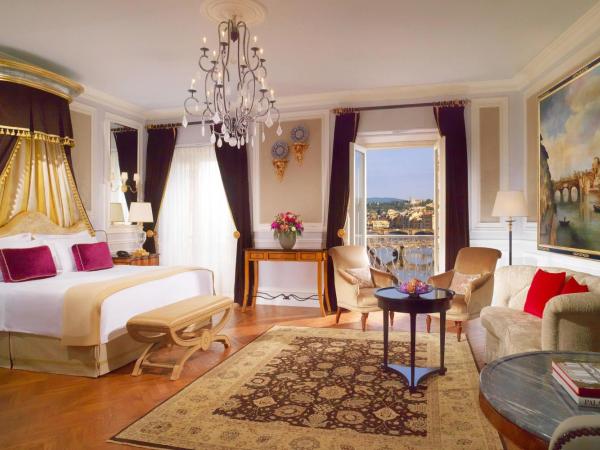 The St. Regis Florence : photo 2 de la chambre suite junior arno 1 chambre - vue sur fleuve arno