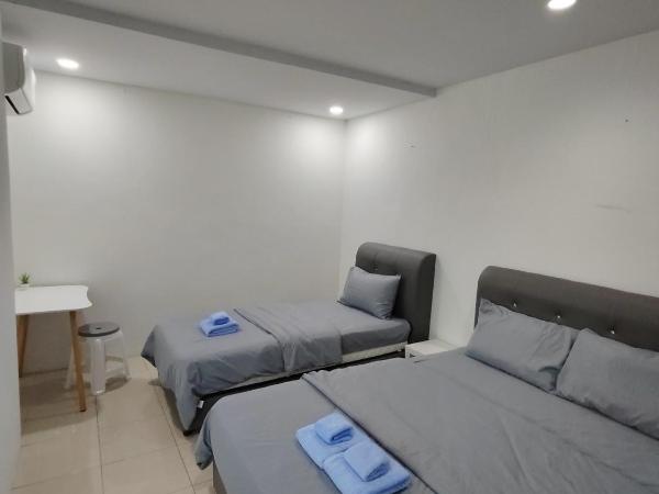 184 GURNEY DRIVE PENANG : photo 6 de la chambre chambre familiale avec salle de bains