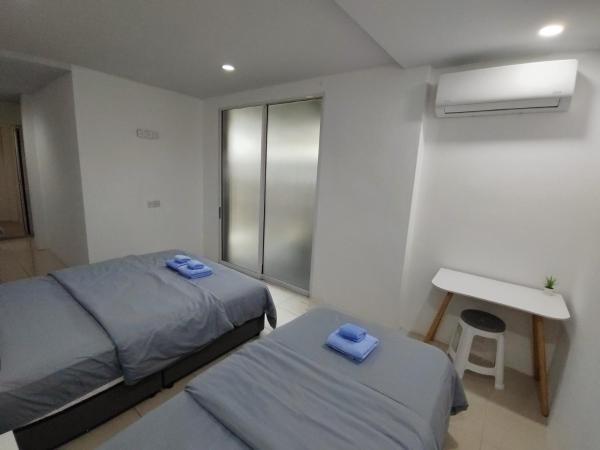 184 GURNEY DRIVE PENANG : photo 8 de la chambre chambre familiale avec salle de bains