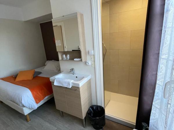 Les Chiens du Guet : photo 8 de la chambre chambre double avec salle de bains commune