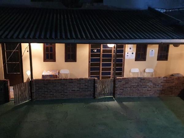 MAN CAVE HOSTEL : photo 2 de la chambre dortoir mixte de 8 lits