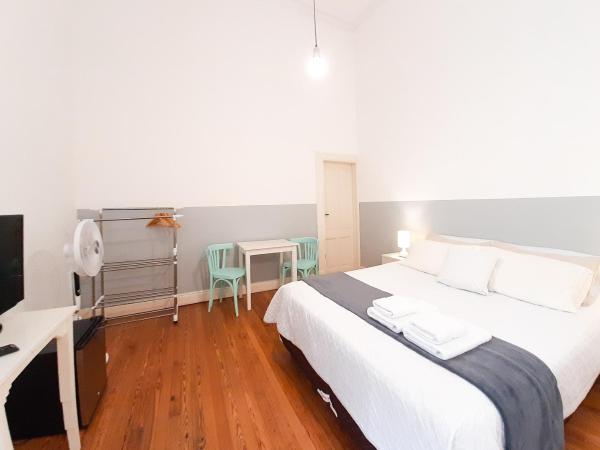 LOPEZ Hostel & Suites : photo 4 de la chambre chambre double avec salle de bains privative