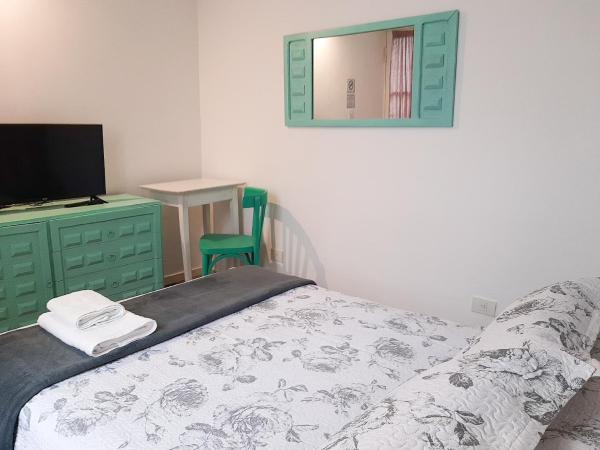 LOPEZ Hostel & Suites : photo 5 de la chambre chambre simple avec toilettes et douche communes
