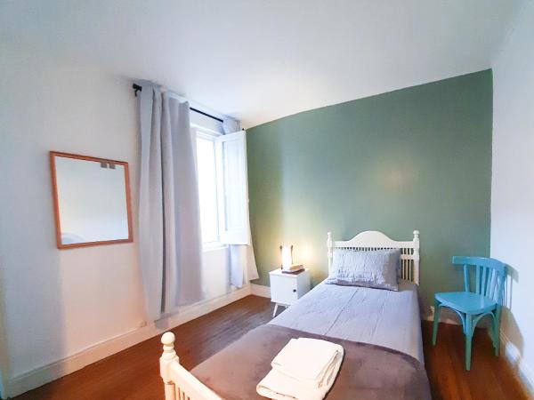 LOPEZ Hostel & Suites : photo 6 de la chambre chambre simple avec toilettes et douche communes