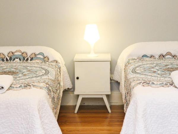 LOPEZ Hostel & Suites : photo 3 de la chambre chambre lits jumeaux avec salle de bains privative