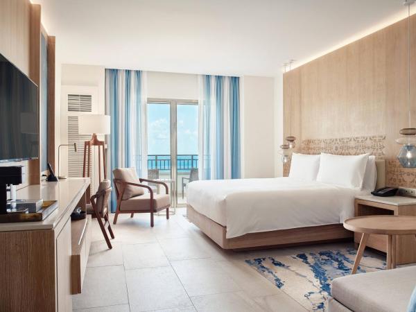 JW Marriott Cancun Resort & Spa : photo 1 de la chambre chambre lit king-size de luxe avec balcon - vue sur océan