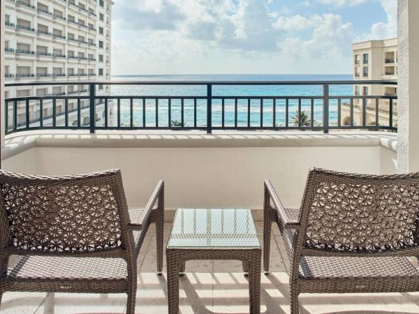 JW Marriott Cancun Resort & Spa : photo 4 de la chambre chambre lit king-size de luxe avec balcon - vue sur océan