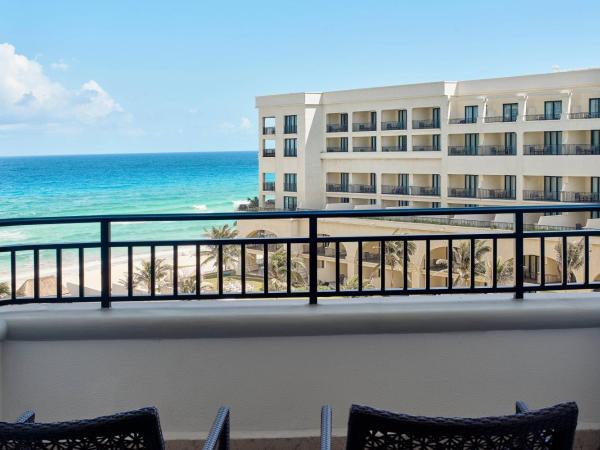 JW Marriott Cancun Resort & Spa : photo 5 de la chambre chambre lit king-size de luxe avec balcon - vue sur océan