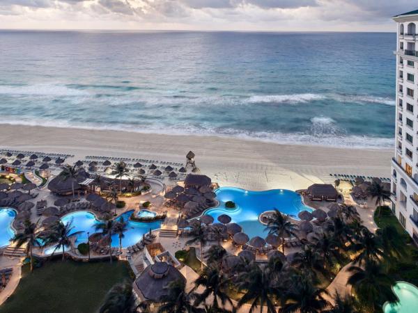 JW Marriott Cancun Resort & Spa : photo 7 de la chambre premium deluxe king room with balcony and ocean view