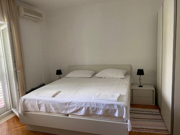 Rooms Jelena : photo 3 de la chambre chambre triple avec balcon