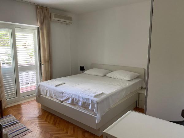 Rooms Jelena : photo 5 de la chambre chambre triple avec balcon