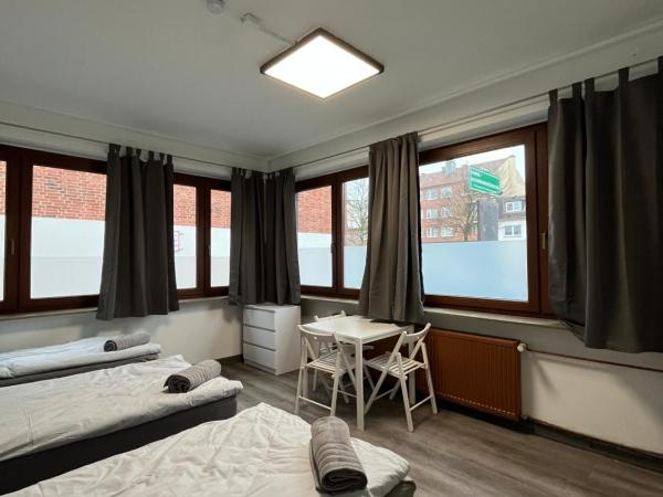 @Home Zimmervermietung Hamburg : photo 2 de la chambre chambre triple avec salle de bains commune