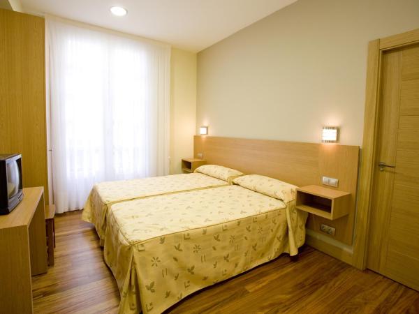 Roquefer Bilbao Central Rooms : photo 2 de la chambre chambre double ou lits jumeaux avec salle de bains privative