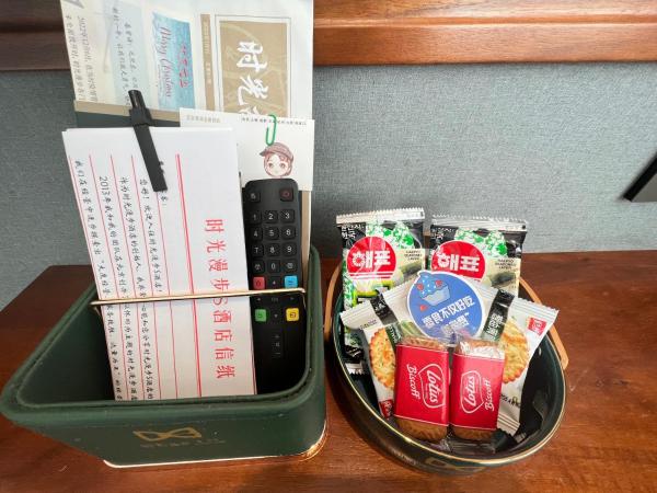 Time Traveller Boutique Hotel - Near Beijing Xidan Financial Street, Central Conservatory of Music, Tian'anmen Square, The Capital Museum, 10 minutes away from Beijing West Railway Station, Free ice cream, coffee and laundry service, Free GYM : photo 3 de la chambre chambre lits jumeaux exécutive