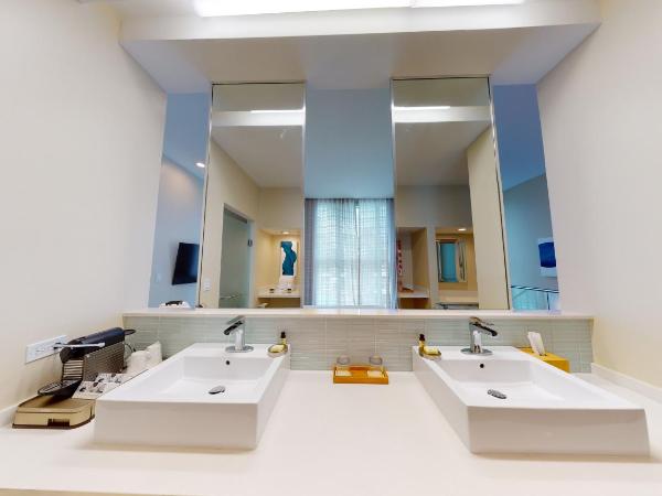 Eden Roc Miami Beach : photo 3 de la chambre loft lit king-size en duplex - vue sur océan