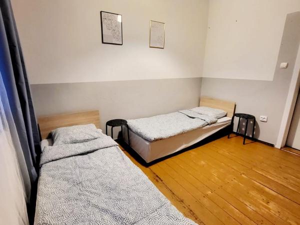 Tanie spanie Wilda - Zameldowanie bezobsługowe - : photo 5 de la chambre chambre double ou lits jumeaux