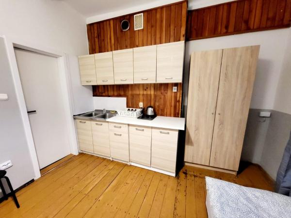 Tanie spanie Wilda - Zameldowanie bezobsługowe - : photo 3 de la chambre chambre double ou lits jumeaux