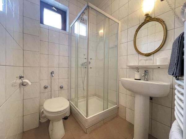 Luxi Romantik Apartments : photo 4 de la chambre appartement avec douche